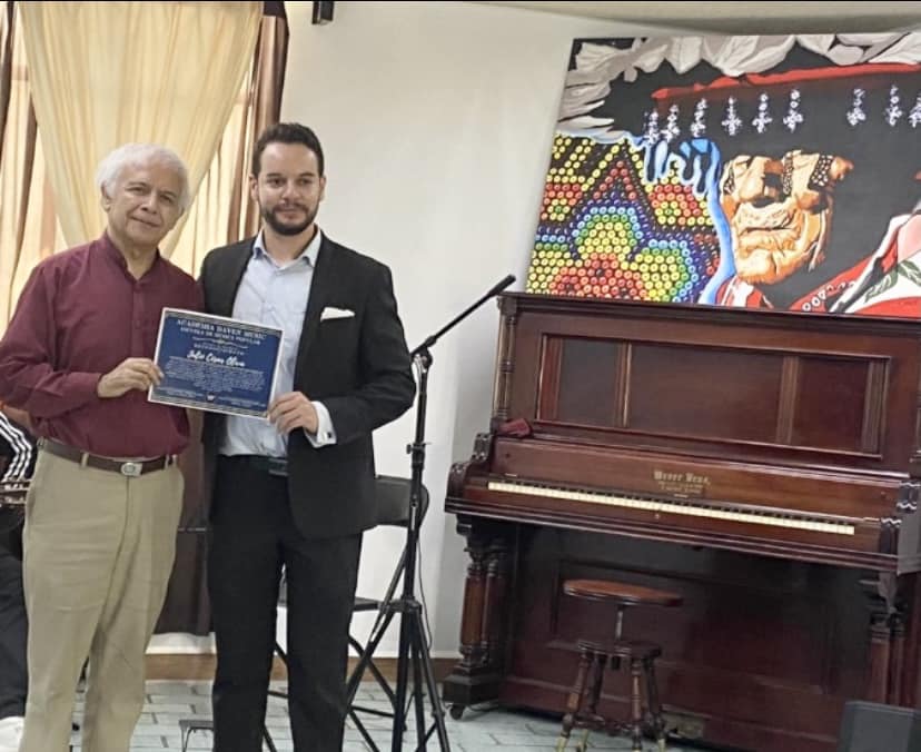 Maestro Julio César Oliva